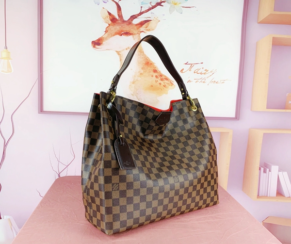 ルイヴィトンバッグ背面デザイン